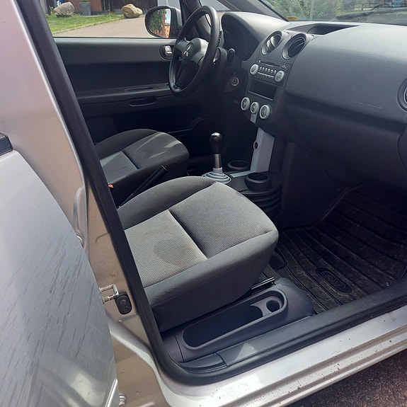 Mitsubishi Colt 4 of 6