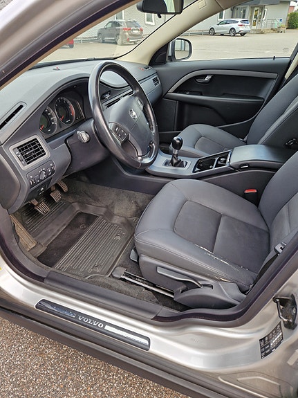 Volvo V70 3 of 13