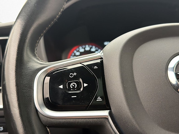 Volvo XC60 16 of 30