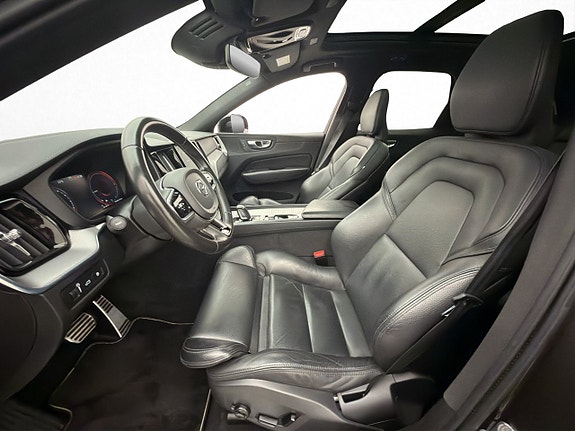 Volvo XC60 12 of 30