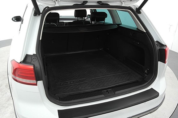 Volkswagen Passat Alltrack 23 of 25