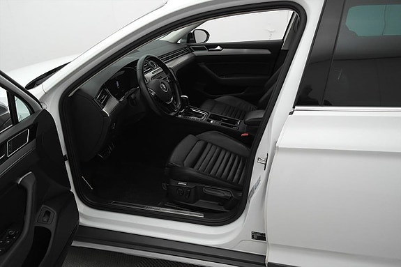 Volkswagen Passat Alltrack 21 of 25