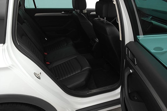 Volkswagen Passat Alltrack 19 of 25