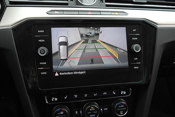 Volkswagen Passat Alltrack 17 of 25