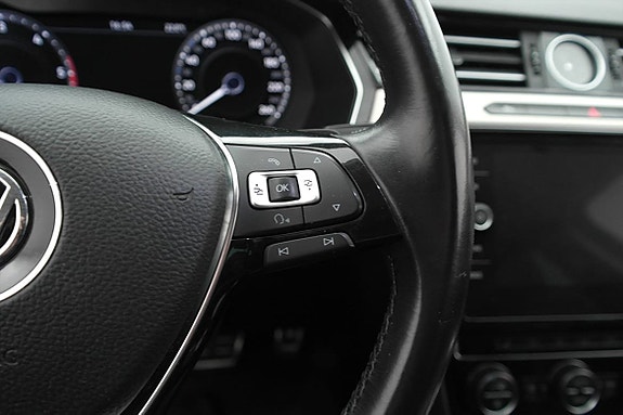 Volkswagen Passat Alltrack 12 of 25