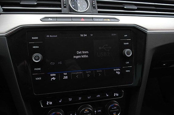 Volkswagen Passat Alltrack 14 of 25