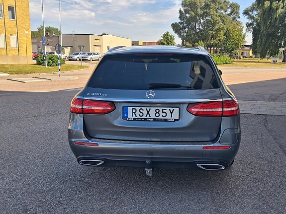 Mercedes-Benz E300 de 6 of 19