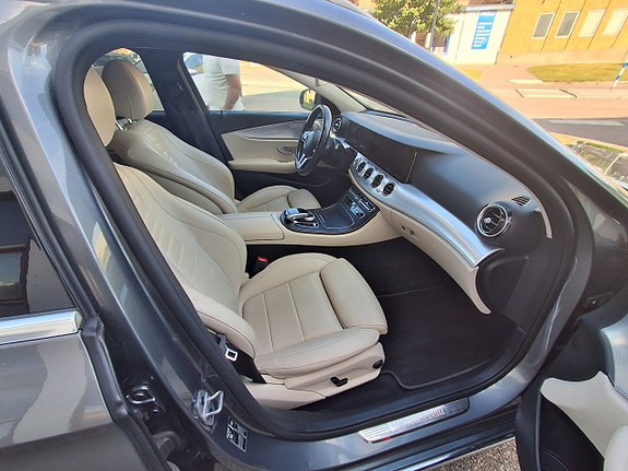 Mercedes-Benz E300 de 18 of 19