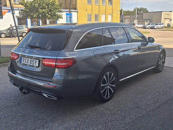Mercedes-Benz E300 de 5 of 19