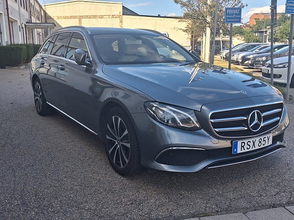 Mercedes-Benz E300 de 4 of 19