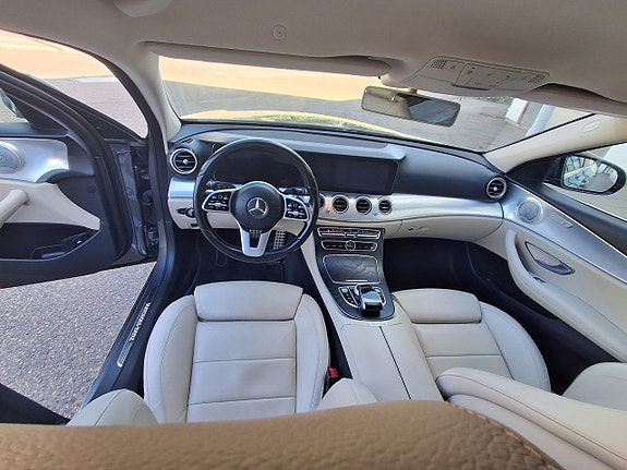 Mercedes-Benz E300 de 14 of 19