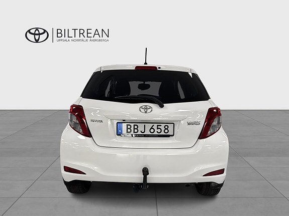 Toyota Yaris 4 of 12