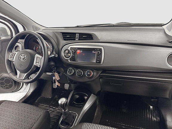 Toyota Yaris 6 of 12