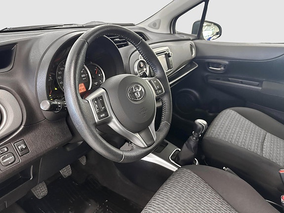 Toyota Yaris 7 of 12