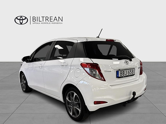 Toyota Yaris 2 of 12
