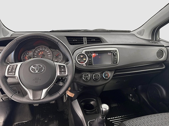 Toyota Yaris 9 of 12