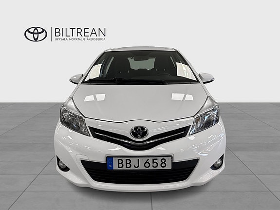 Toyota Yaris 5 of 12
