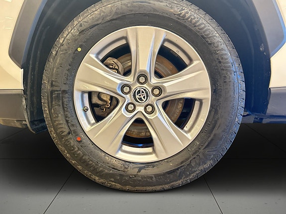 Toyota RAV4 13 of 23