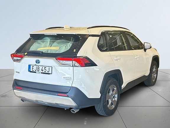 Toyota RAV4 6 of 23