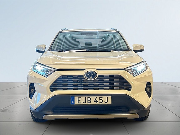 Toyota RAV4 2 of 23