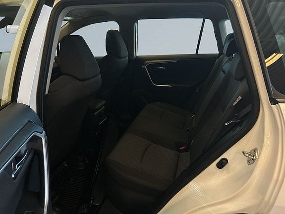 Toyota RAV4 12 of 23