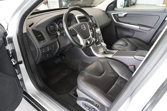 Volvo XC60 2 of 10