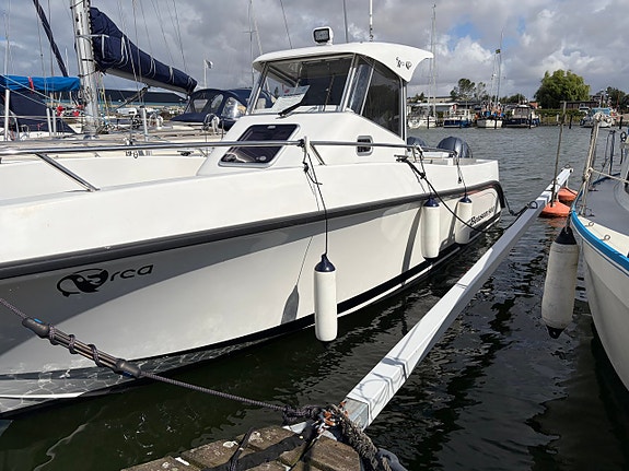 Beason 800 WA – 2023 | 2x Yamaha F200, Helm Master EX & endast ca 100 gångtimmar 3 of 14