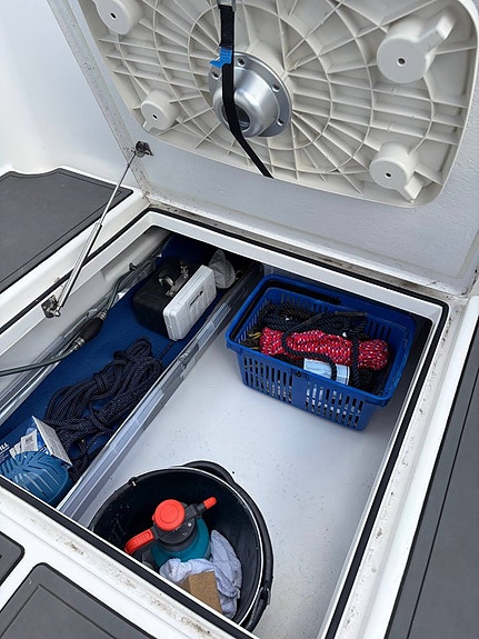 Beason 800 WA – 2023 | 2x Yamaha F200, Helm Master EX & endast ca 100 gångtimmar 10 of 14
