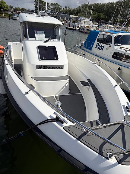 Beason 800 WA – 2023 | 2x Yamaha F200, Helm Master EX & endast ca 100 gångtimmar 4 of 14