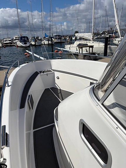Beason 800 WA – 2023 | 2x Yamaha F200, Helm Master EX & endast ca 100 gångtimmar 9 of 14