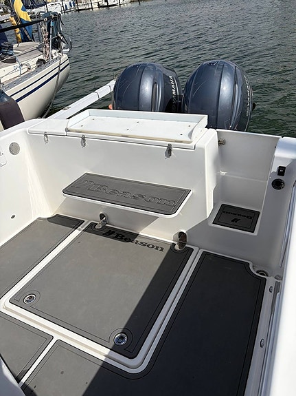 Beason 800 WA – 2023 | 2x Yamaha F200, Helm Master EX & endast ca 100 gångtimmar 7 of 14