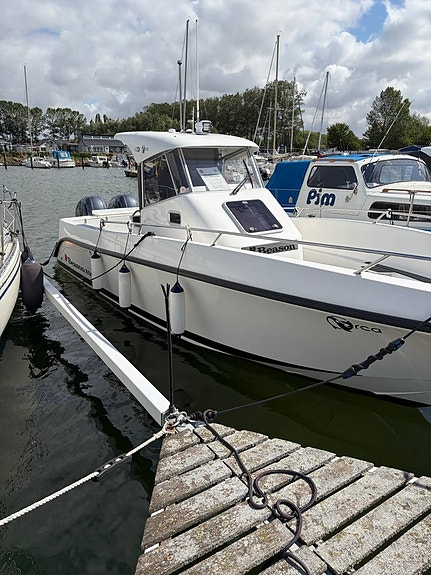 Beason 800 WA – 2023 | 2x Yamaha F200, Helm Master EX & endast ca 100 gångtimmar 2 of 14