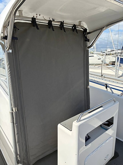 Beason 800 WA – 2023 | 2x Yamaha F200, Helm Master EX & endast ca 100 gångtimmar 11 of 14