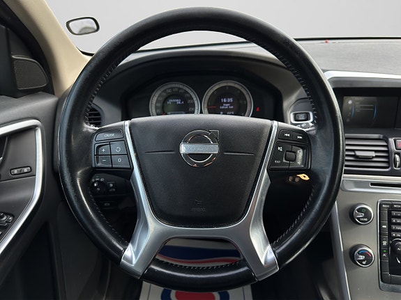 Volvo XC60 13 of 22