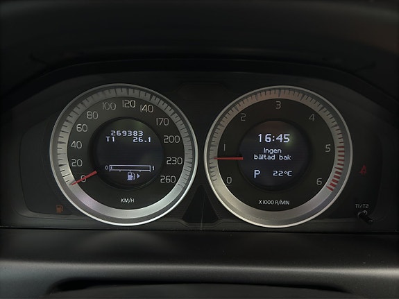 Volvo XC60 14 of 22