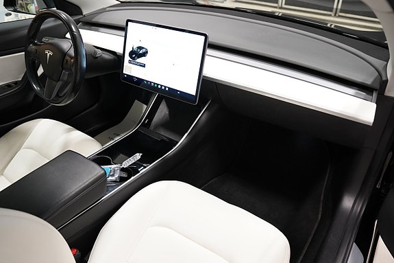 Tesla Model 3 9 of 20