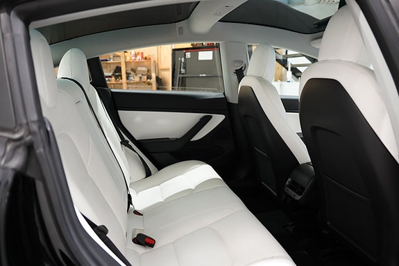 Tesla Model 3 19 of 20