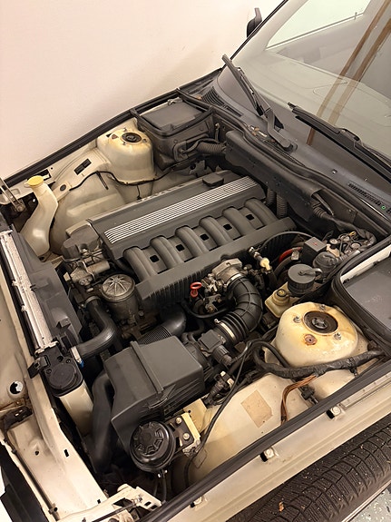 BMW 520i 2 of 5