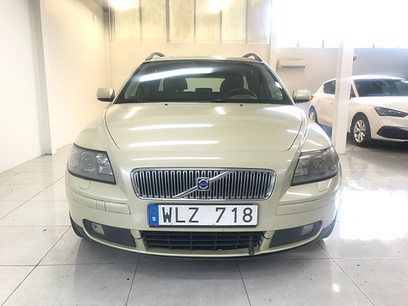 Volvo V50 2 of 19