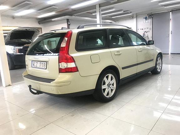 Volvo V50 4 of 19