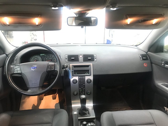 Volvo V50 8 of 19