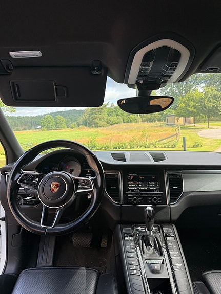 Porsche Macan S 8 of 9
