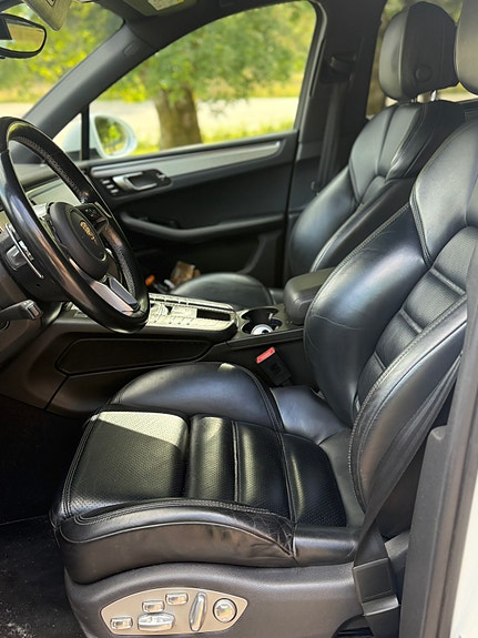 Porsche Macan S 7 of 9