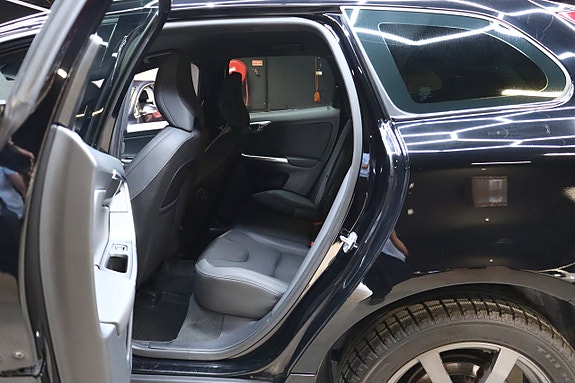 Volvo XC60 10 of 26