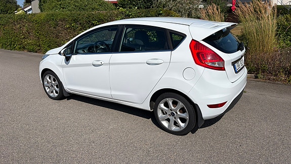 Ford Fiesta 2 of 8