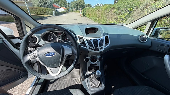 Ford Fiesta 4 of 8