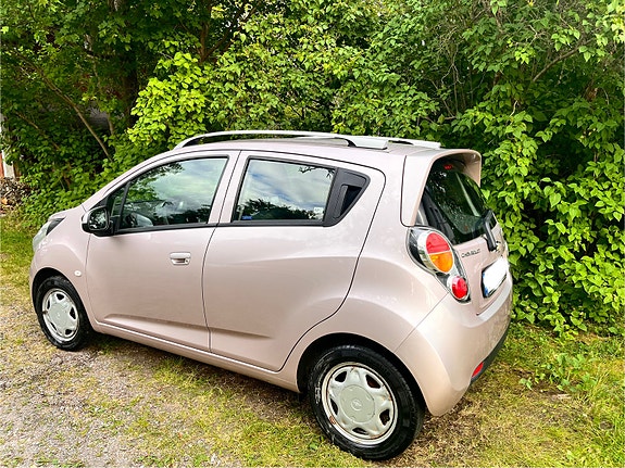 Chevrolet Spark 3 of 12