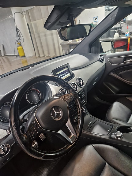 Mercedes-Benz B180 6 of 12