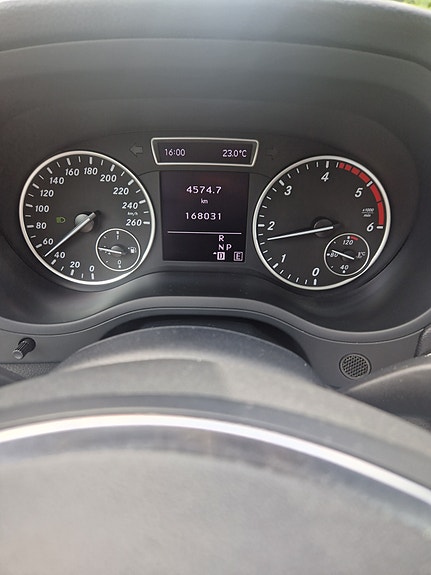 Mercedes-Benz B180 12 of 12
