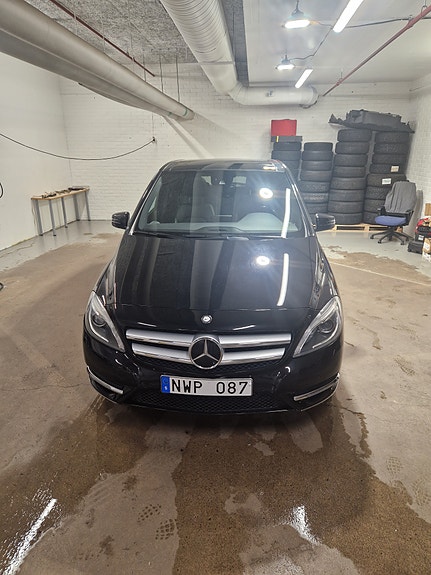 Mercedes-Benz B180 5 of 12